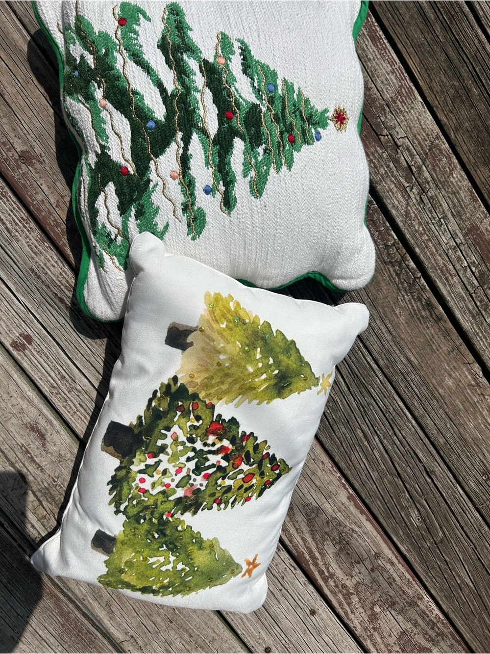 Source Unknown White & Green Holiday Tree Throw Pillow Set